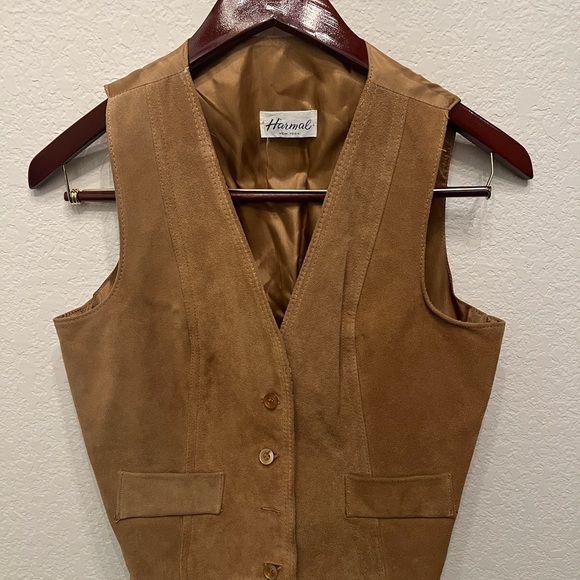 SOLD Vintage camel leather suede vest - Picture 2 of 6